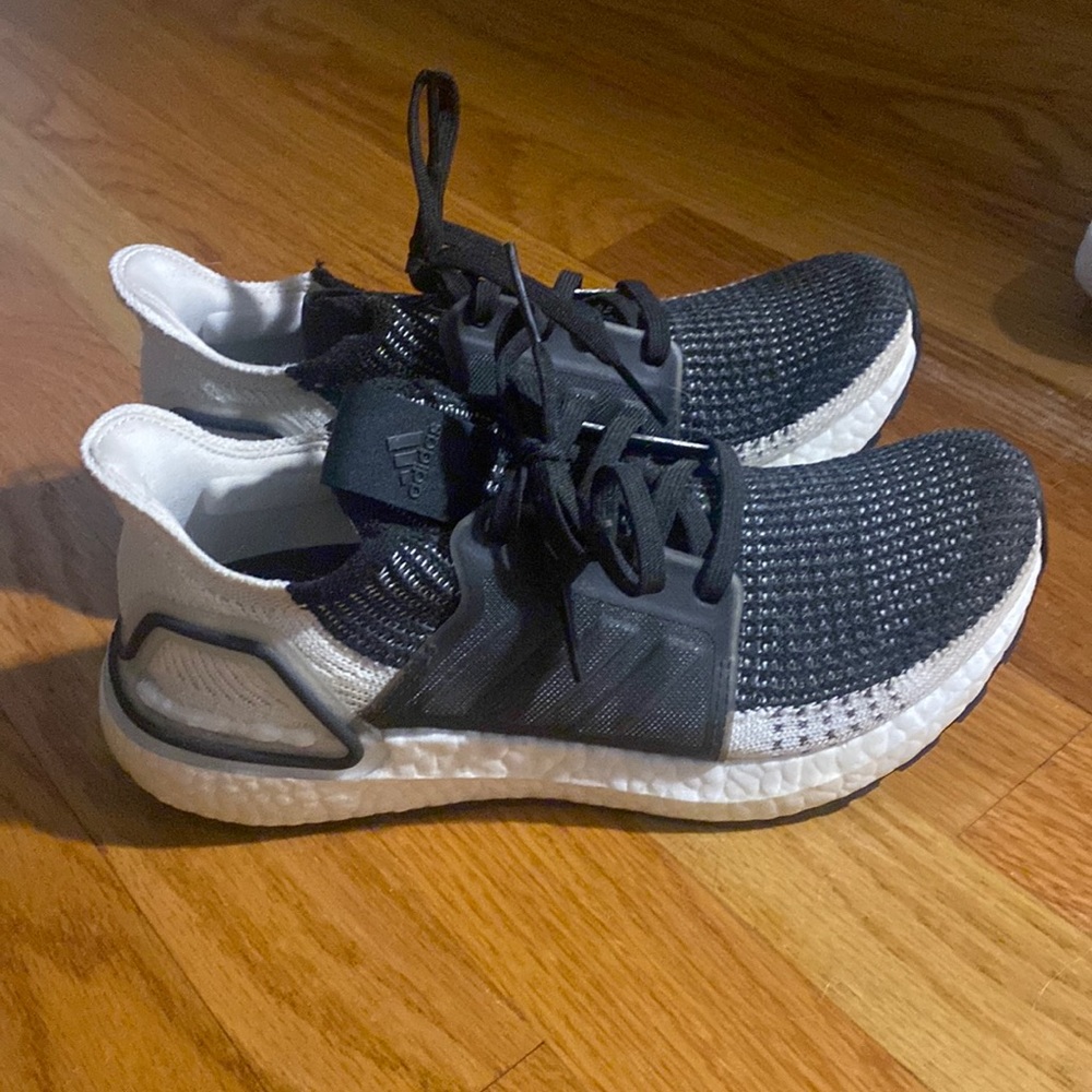 Womens ultraboost sneakers sz 6.5